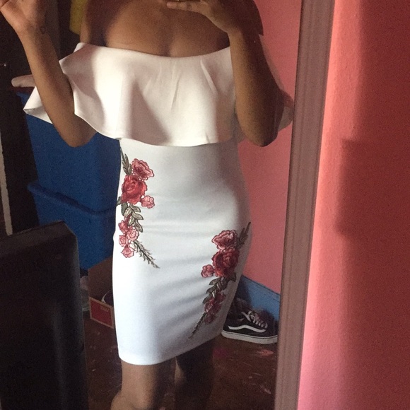 White embroidered dress - Picture 3 of 3